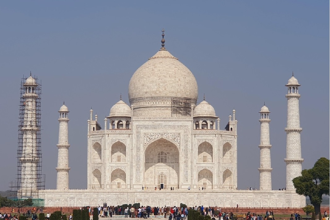 Aircraft spotted flying over Taj Mahal