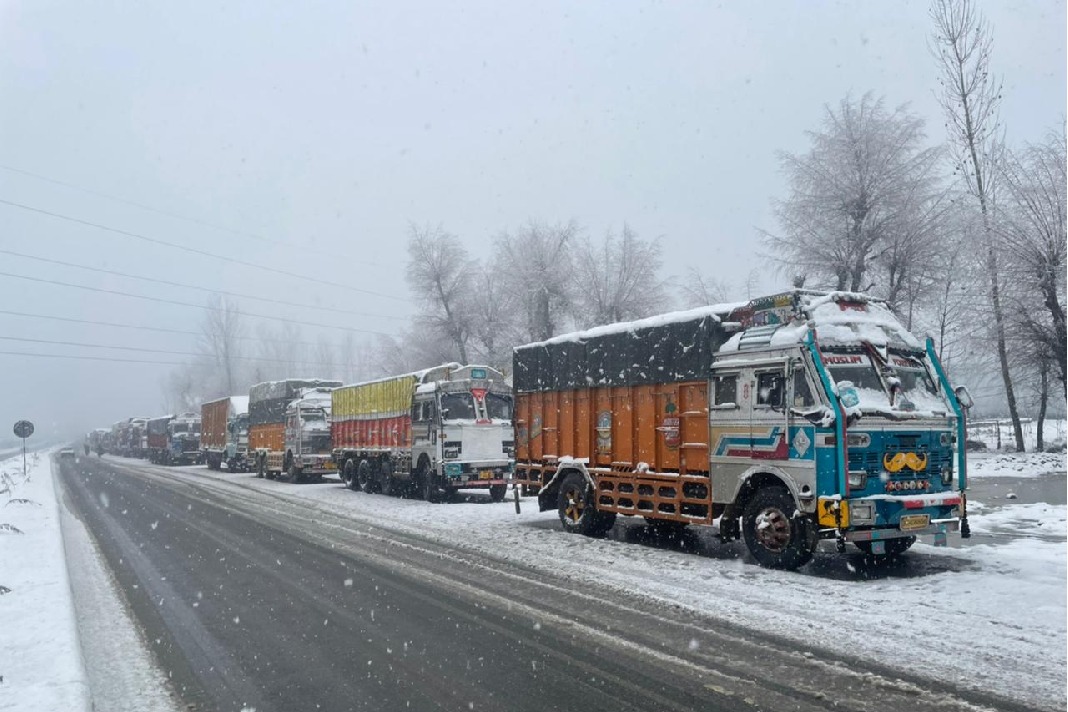 Jammu-Srinagar National Highway closed