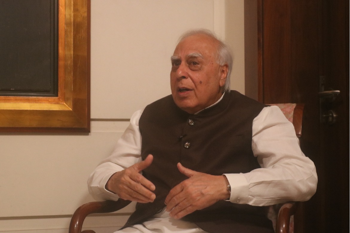 Road show in Varanasi no show in Pisochyn: Sibal