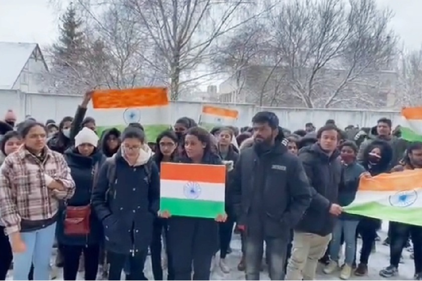 Chanting Bharat Mata ki Jai, Ukraine students make last video before moving to border