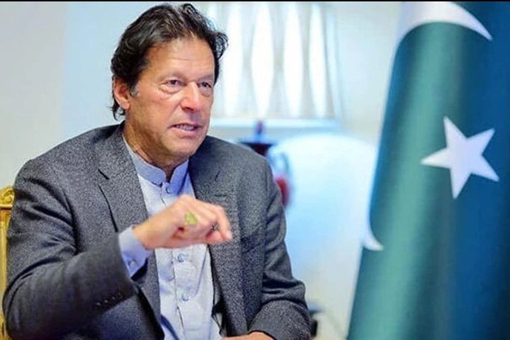 With Pak army standing on neutral ground, Imran faces political revolt