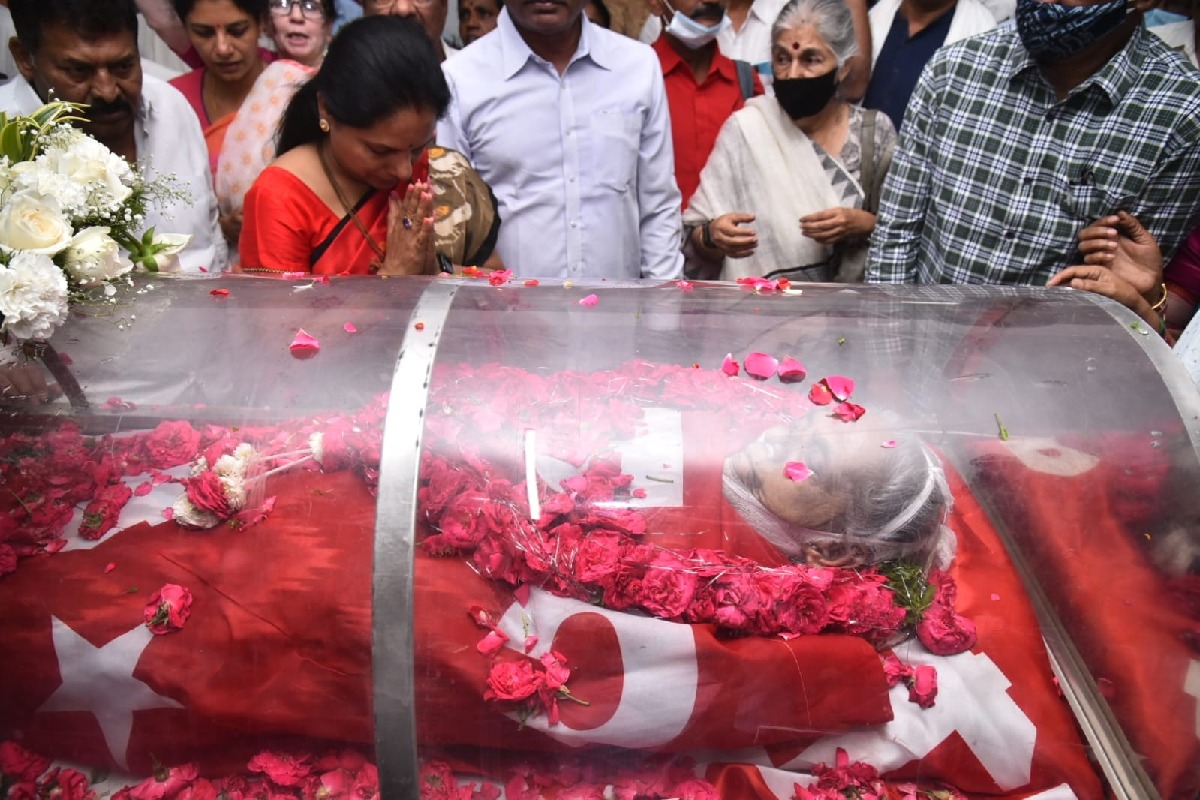 Telangana leaders pay last respects to Mallu Swarajyam