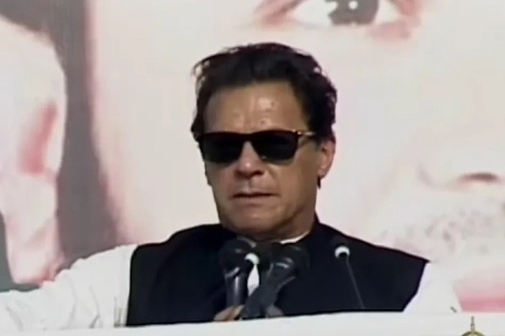 Imran attacks army chief Bajwa, praises Indian army as 'not corrupt'