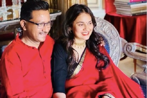 2015 IAS topper Tina Dabi to remarry, shares pics with fiance