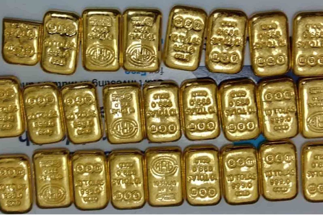 Gold bars weighing 700 grams seized at Hyderabad Airport