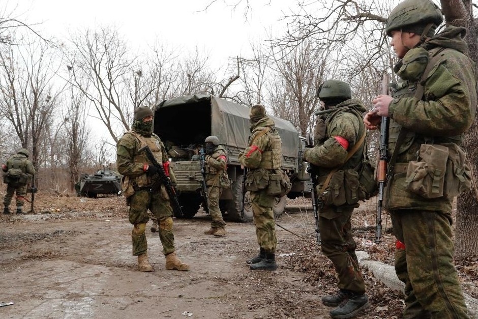 Russian soldiers being poisoned by pastries and alcohol in Ukraine