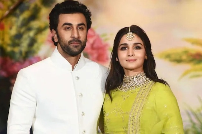 Ranbir-Alia wedding: Decorations arrive at Ranbir's Bandra residence