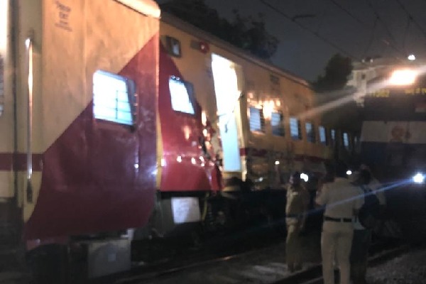 Mumbai: Two trains come on same track, 3 bogies derailed; no casualty