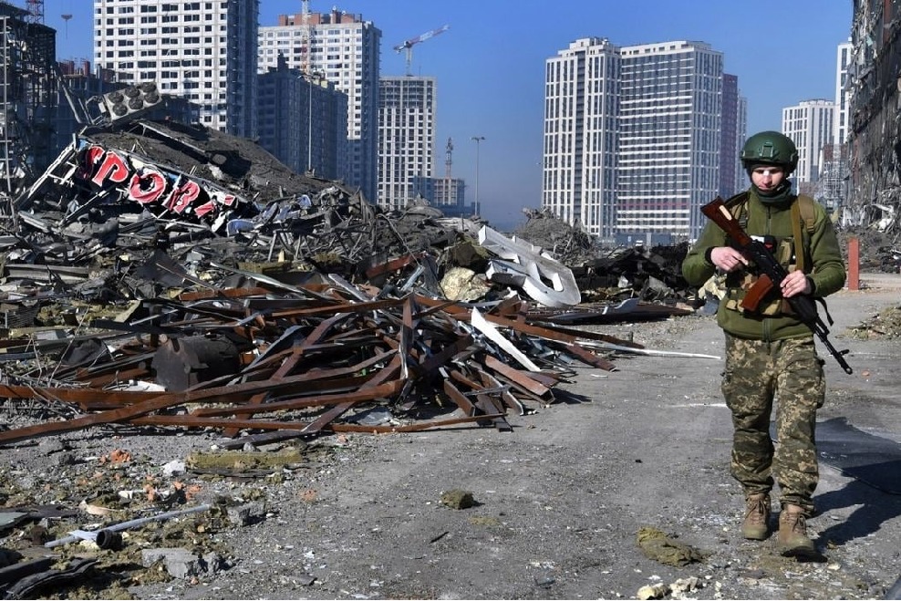 Fighting for Mariupol continues, says Ukraine