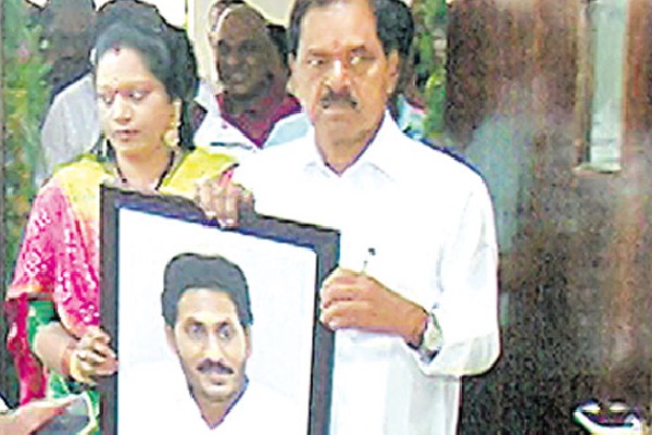 ‘That is devotion’ Minister Narayana Swamy enters his chamber with Jagan’s photo