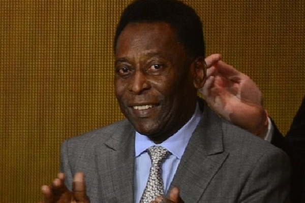 Pele leaves hospital after cancer treatment