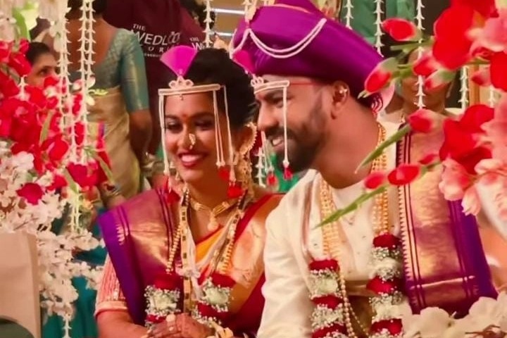 Sayli Kamble of 'Indian Idol 12' fame ties the knot with boyfriend Dhawal