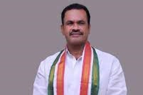 KCR has no right to talk about national politics: Cong MP Komatireddy Venkat Reddy