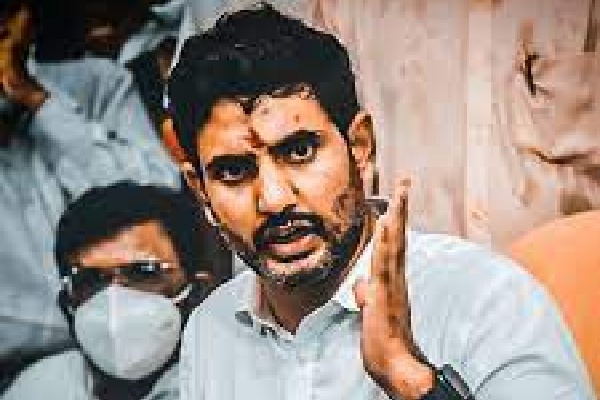 Tension prevails in Guntur dist as YSRCP workers pelt stones at Nara Lokesh