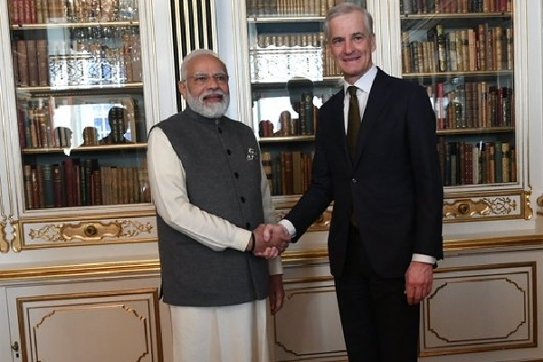 Modi meets Norwegian counterpart, reviews bilateral relations