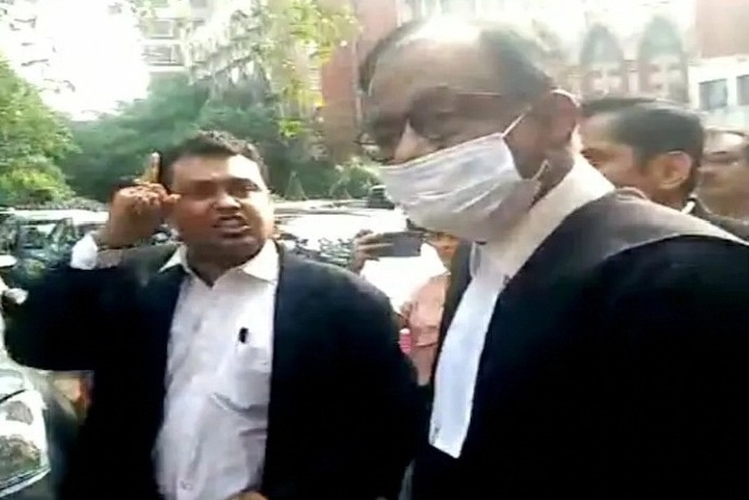 Chidambaram faces heat from Congress-affiliated lawyers at Calcutta HC