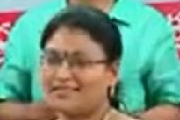 YSRCP candidate Rupavani elected unanimously as Duggirala MPP president