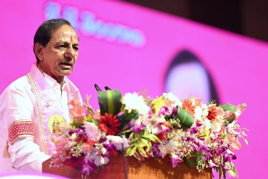 Despite anti-BJP rhetoric, KCR plays his cards close to his chest