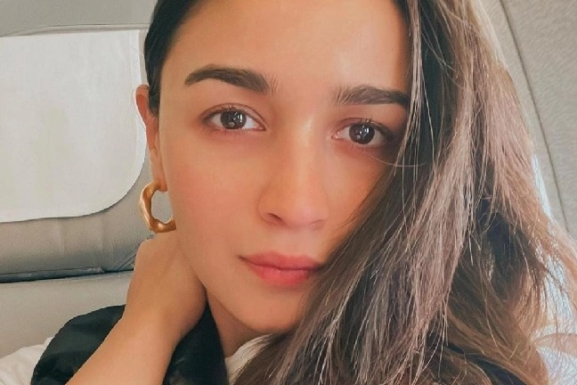 Alia jets off for her Hollywood debut, feels 'like a newcomer all over again'