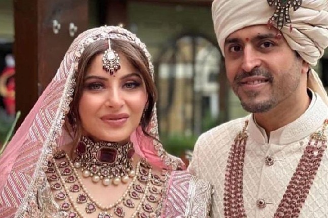 Kanika Kapoor ties knot with NRI businessman Gautam Hathiramani