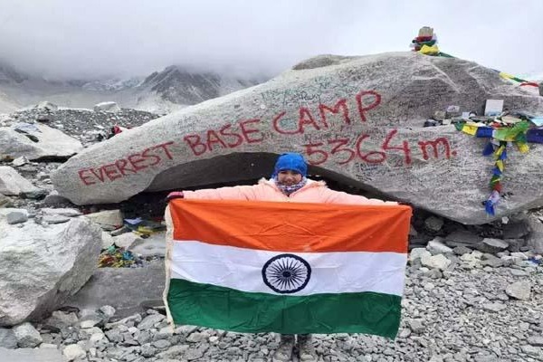 10-yr-old from Mumbai becomes youngest girl to climb Mount Everest base camp