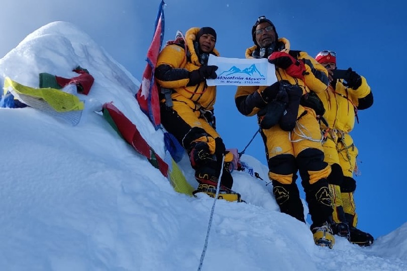 Doctor couple from Gujarat scales Mount Everest