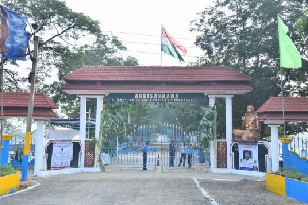 Gudur: Gang war between B. Tech & polytechnic students of Audisankara Engg College 

