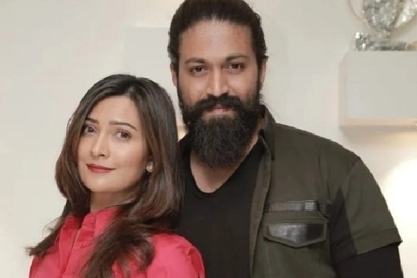 Kannada actress Radhika Pandit's pic with hubby, 'KGF' star Yash, goes viral