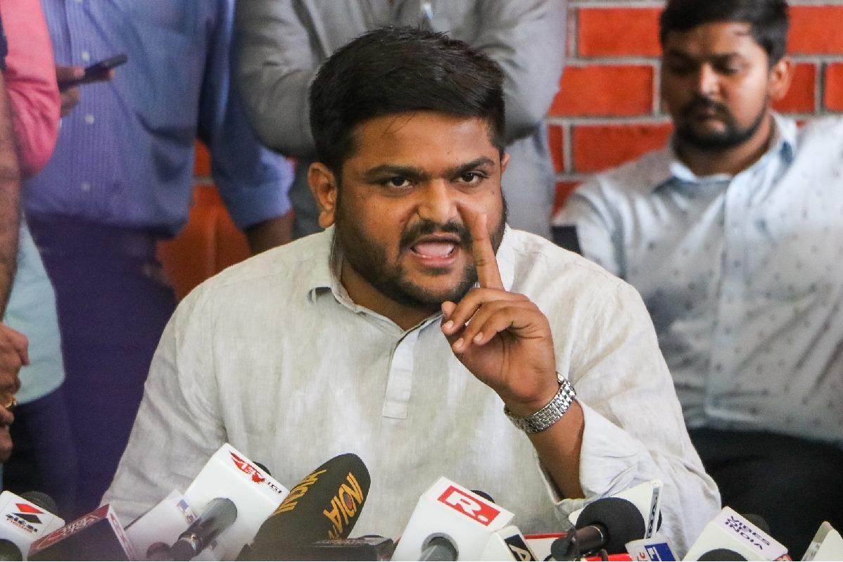 Hardik deletes messages saying he was threatened