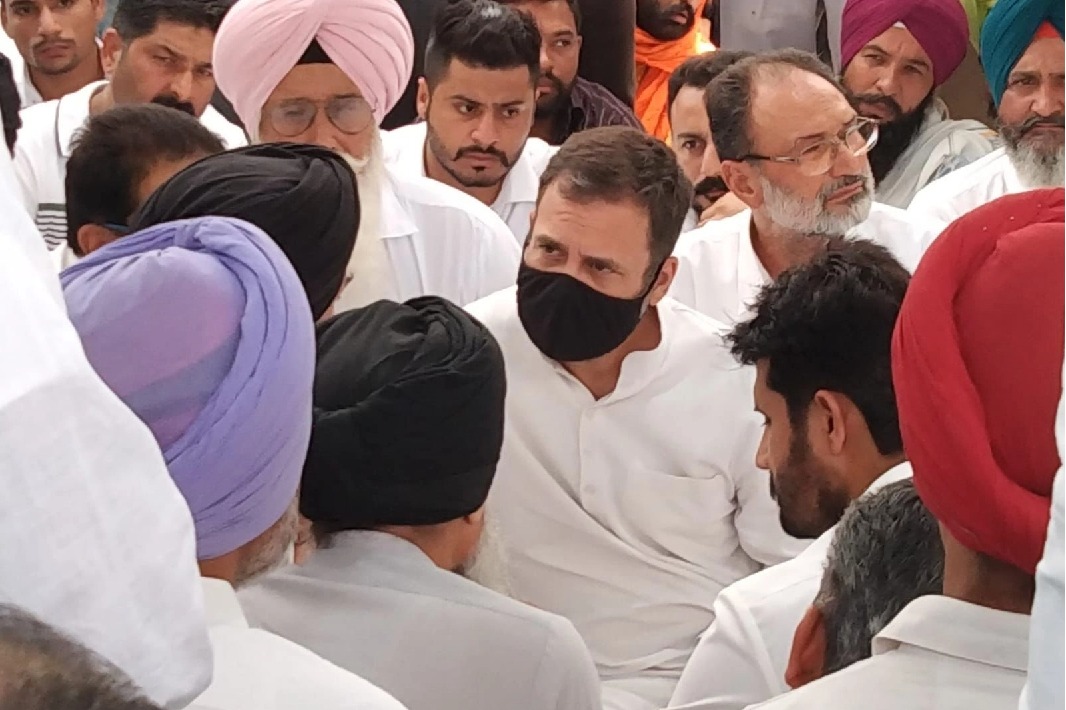 Rahul reaches Moosewala's native village, expresses grief with parents