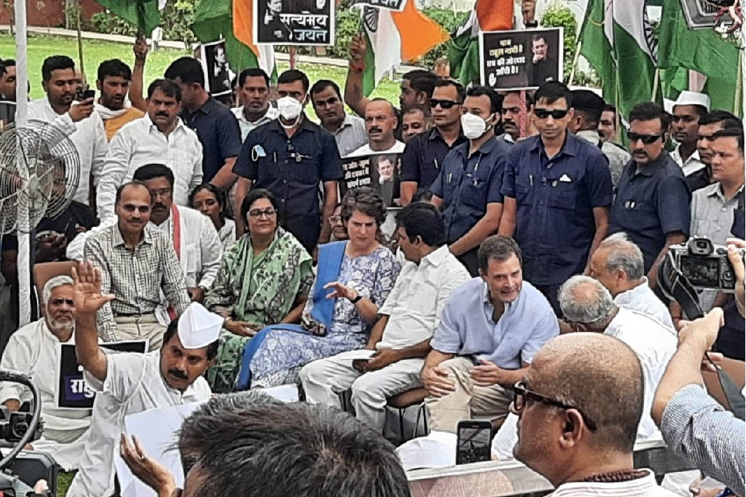 Congress workers detained outside ED office