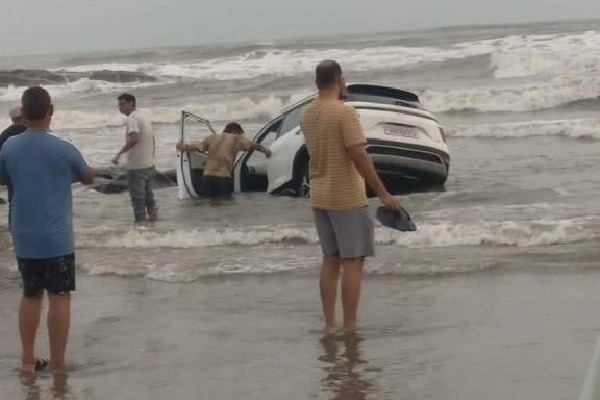 Delhi native held for driving SUV on Goa beach