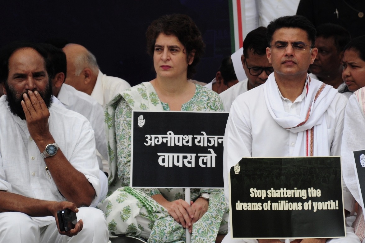 'Throw out govt' Priyanka leads Agnipath protest in Delhi