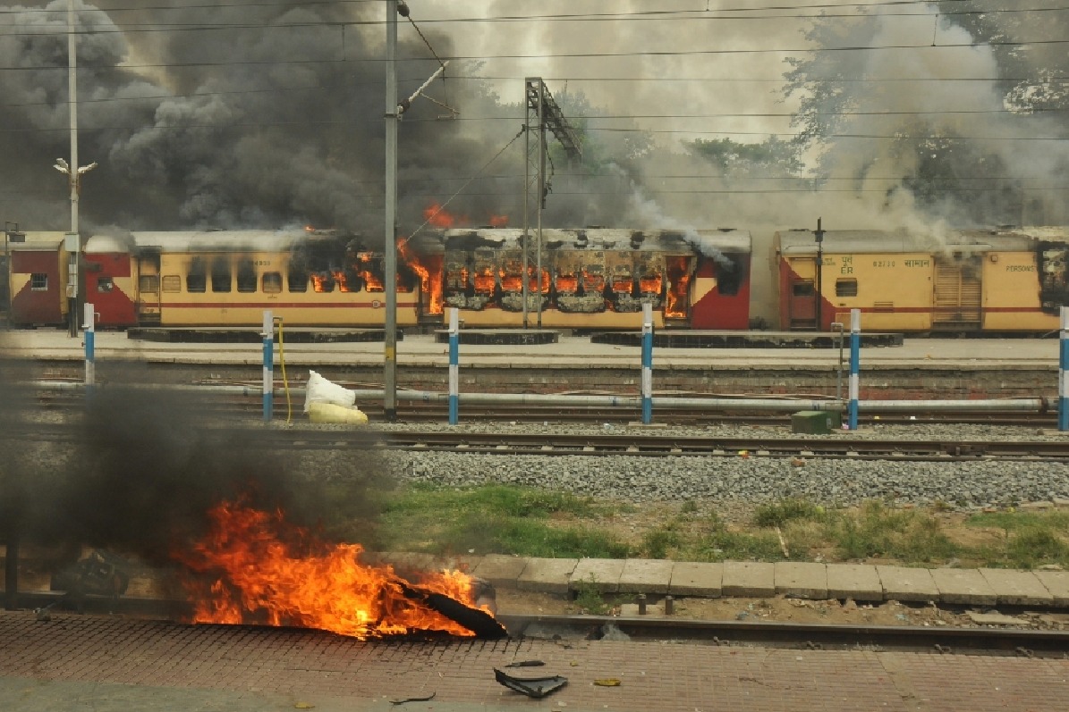 Students in Bihar provoked through Whatsapp groups during Agnipath protest