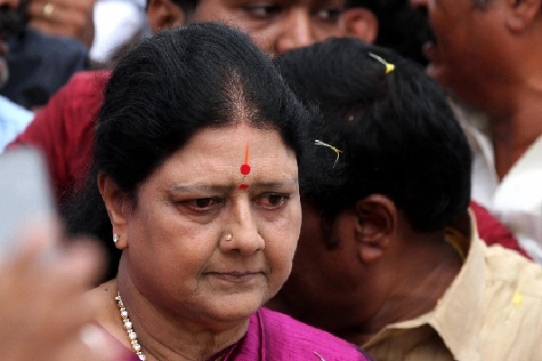 Sasikala on TN tour to emerge as AIADMK's top single leader