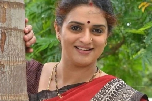 Actress Pavithra Lokesh lodges complaint against stalking