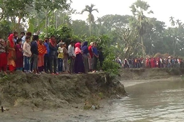 Over 100 dead as flood continues in Bangladesh