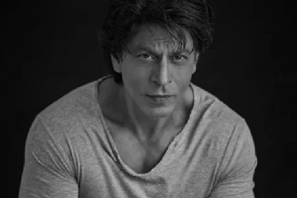 Viral: SRK's monochrome picture takes over the Internet