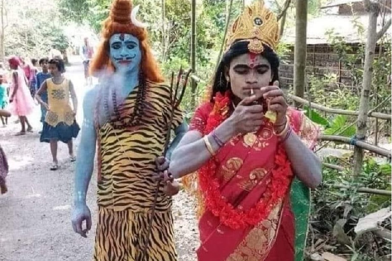 Leena Manimekalai now shares pic showing 'Lord Shiva', 'Parvati' smoking