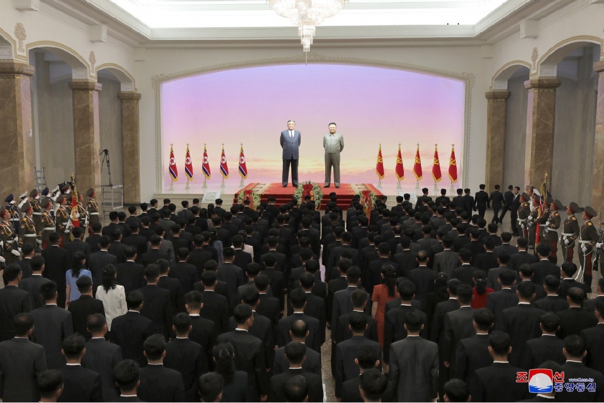 Kim Jong-un visits mausoleum to mark grandfather's death anniversary