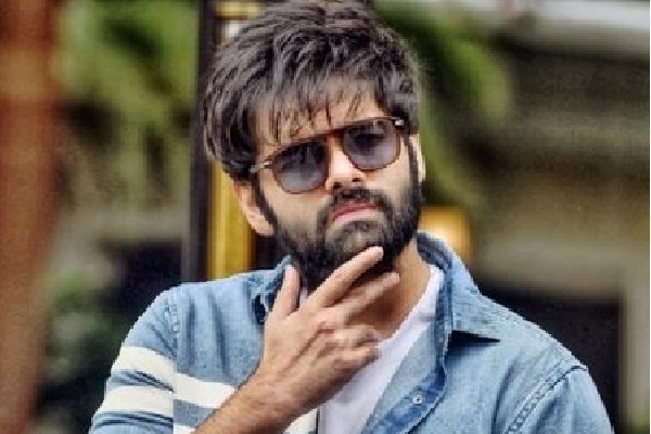 'Pushpa' fame Sukumar behind Ram Pothineni's chain-smoking