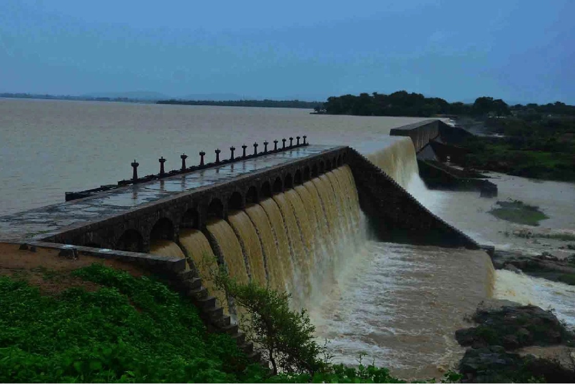 Andhra villages marooned as Godavari nears danger mark