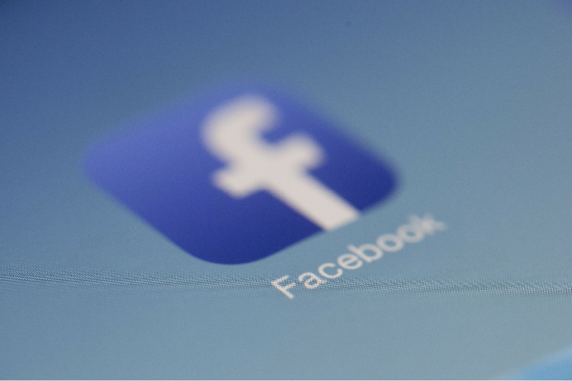 Facebook tests way to add up to 5 profiles via single account