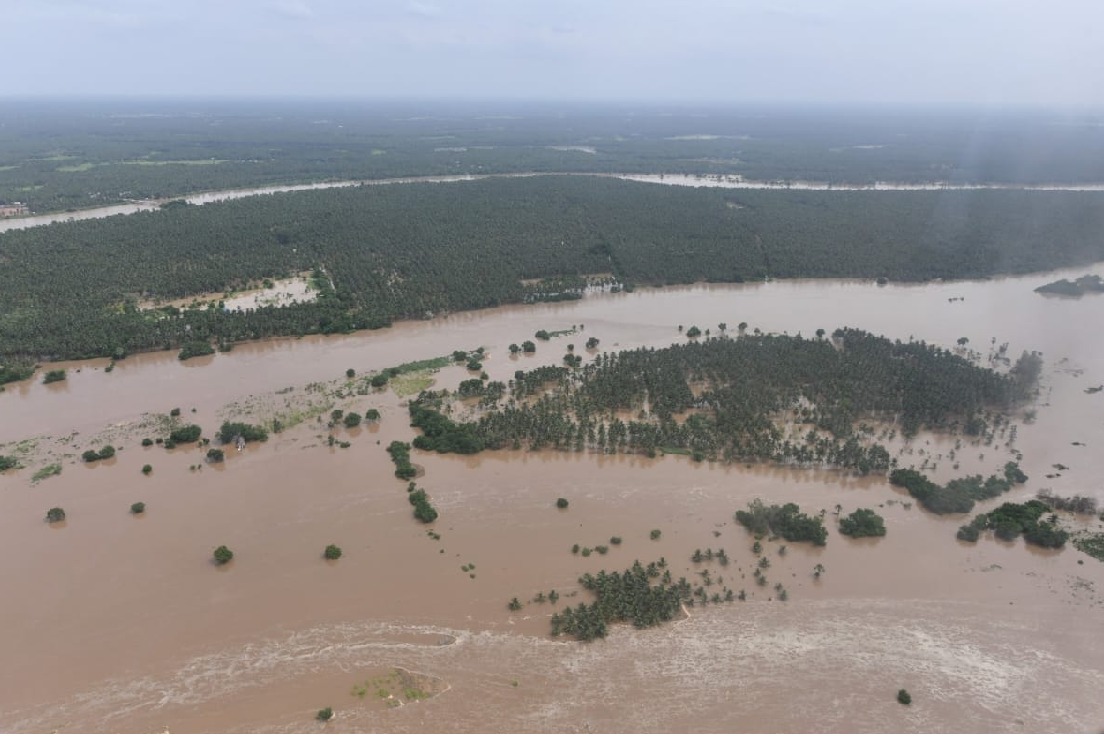 Godavari flows above danger mark at Andhra Pradesh's Dowleswaram