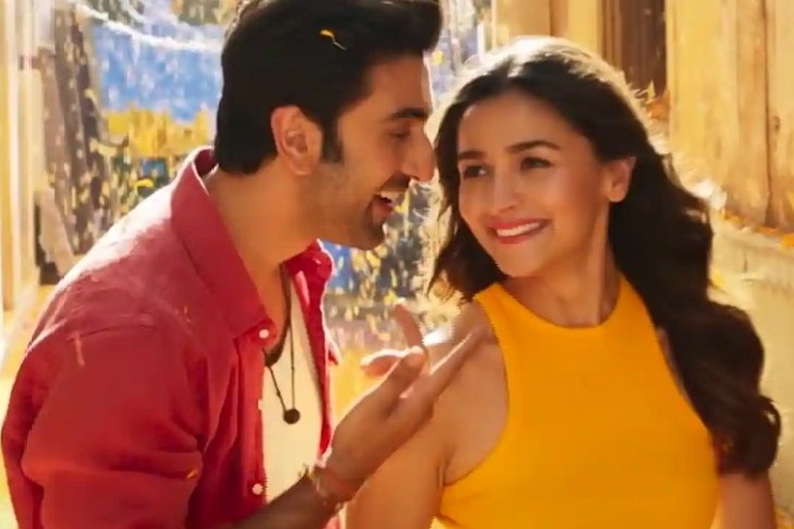 Ranbir-Alia's 'Kesariya' full version sparks a meme fest