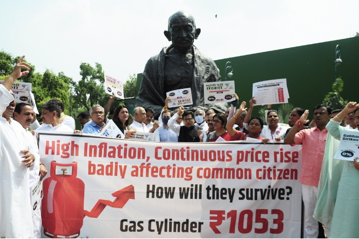 Opposition to protest against inflation in Parliament