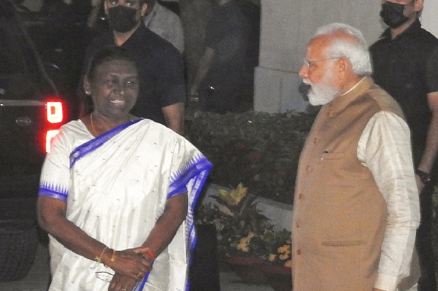 PM meets Droupadi Murmu after her victory