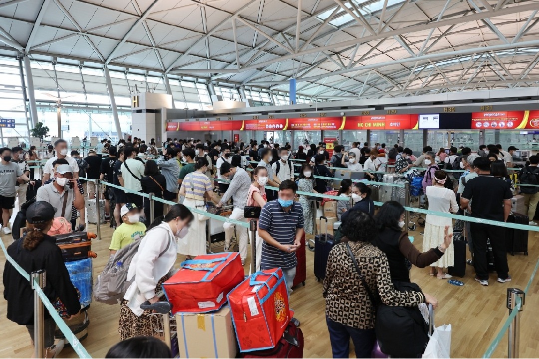 Travellers land in airport chaos across the world