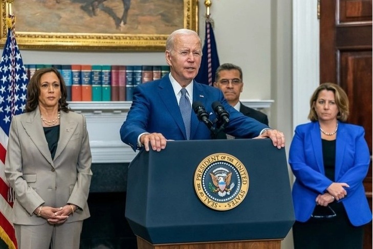 Biden makes first in-person appearance after Covid-19 isolation