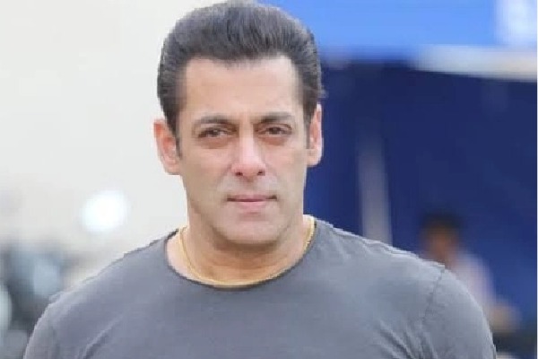 After death threats, Salman, Salim Khan gets gun licence from Mumbai Police